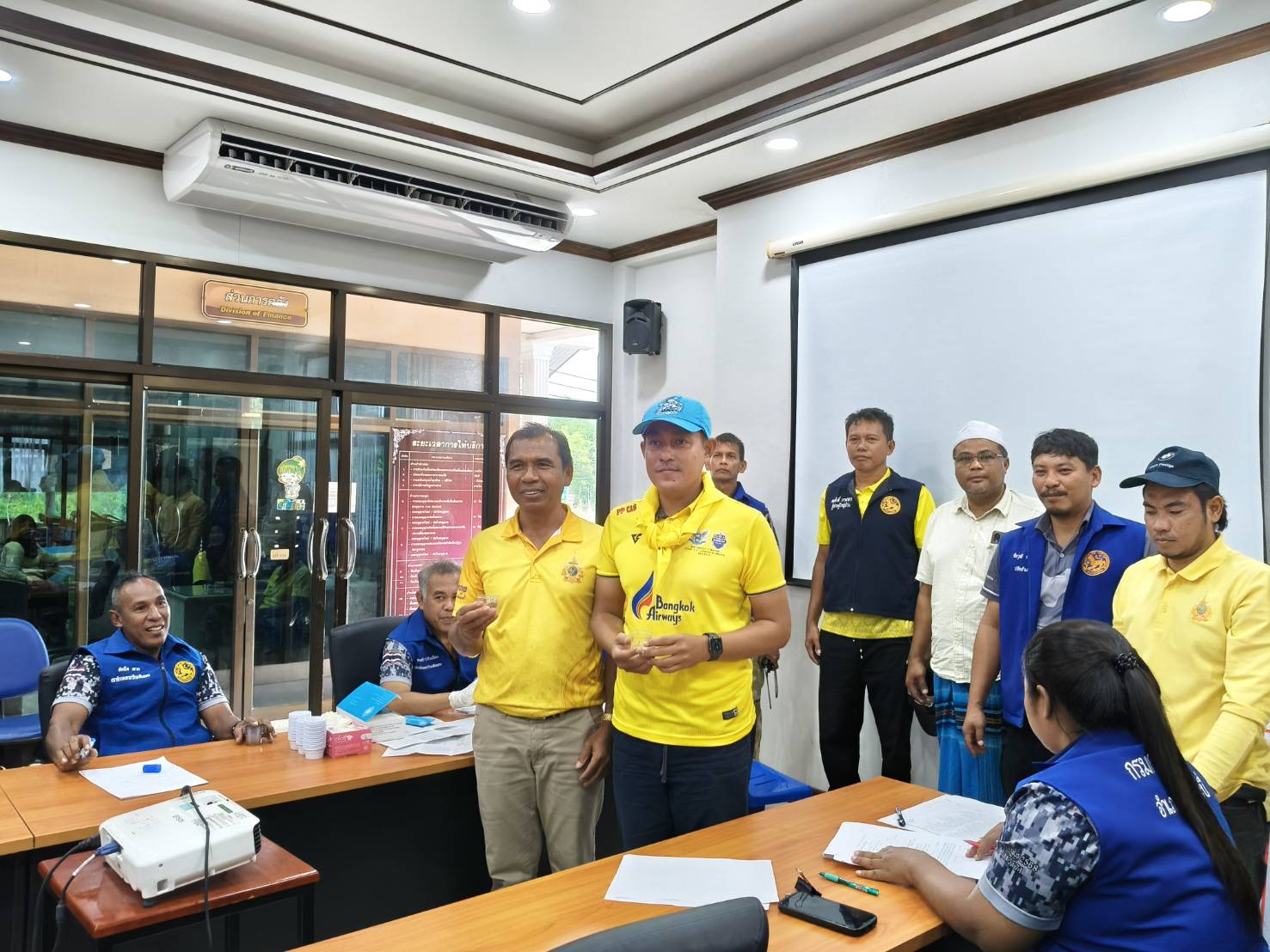 เข้าร่วมตรวจหาสารเสพติดในร่างกายด้วยชุดทดสอบเพื่อตรวจสารเสพติด