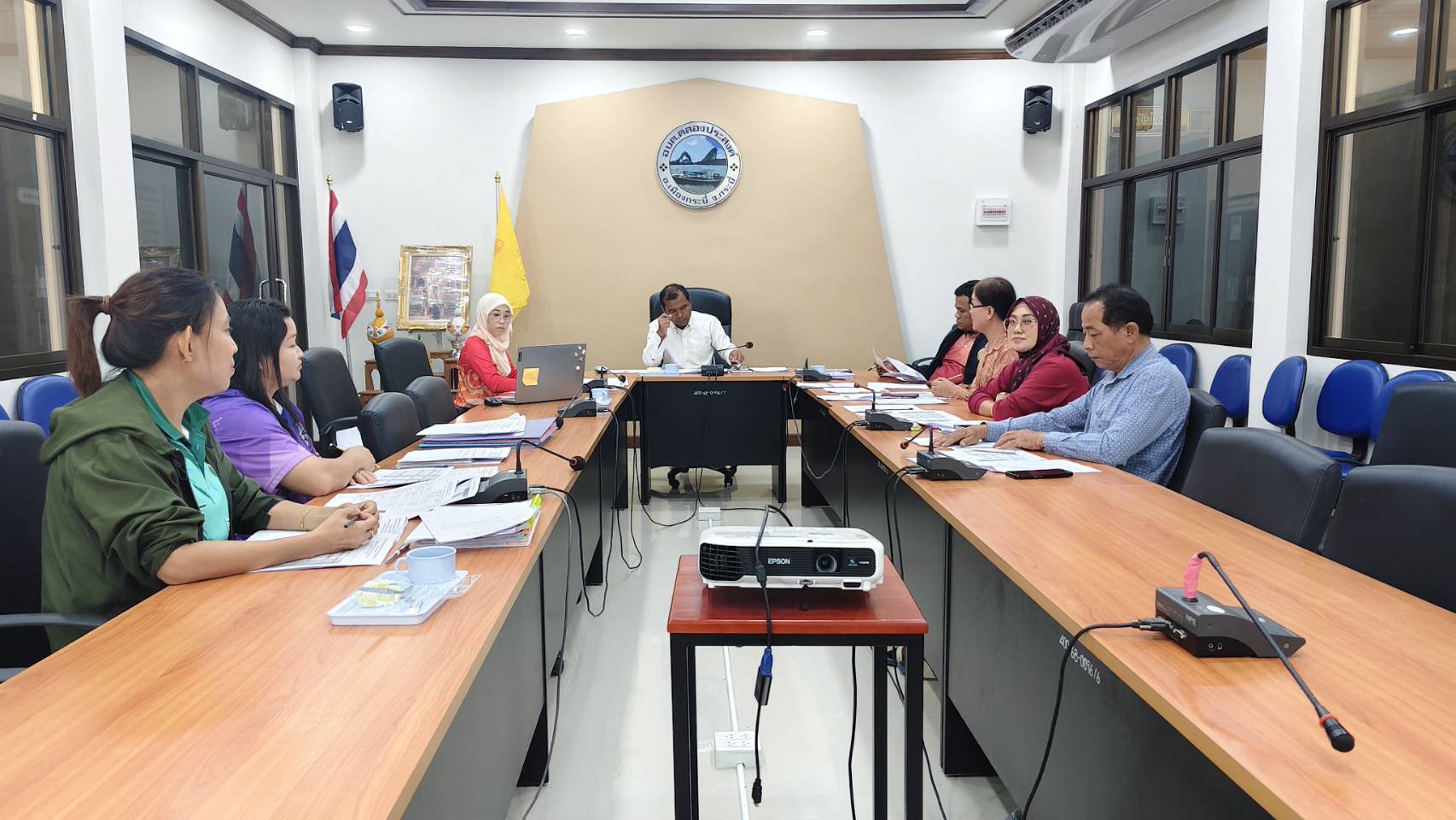ประชุมคณะกรรมการกลั่นกรองการประเมินผลการปฏิบัติงานของพนักงานองค์การบริหารส่วนตำบลคลองประสงค์ และพนักงานครู สังกัดองค์การบริหารส่วนตำบลคลองประสงค์ ประจำปีงบประมาณ 2568 (ครั้งที่ 2 )