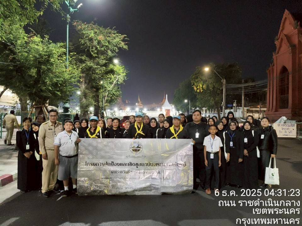 เข้าเฝ้าฯ กราบถวายบังคมพระบรมศพสมเด็จพระนางเจ้าสิริกิติ์ พระบรมราชินีนาถ พระบรมราชชนนีพันปีหลวง ณ พระที่นั่งดุสิตมหาปราสาท ในพระบรมมหาราชวัง