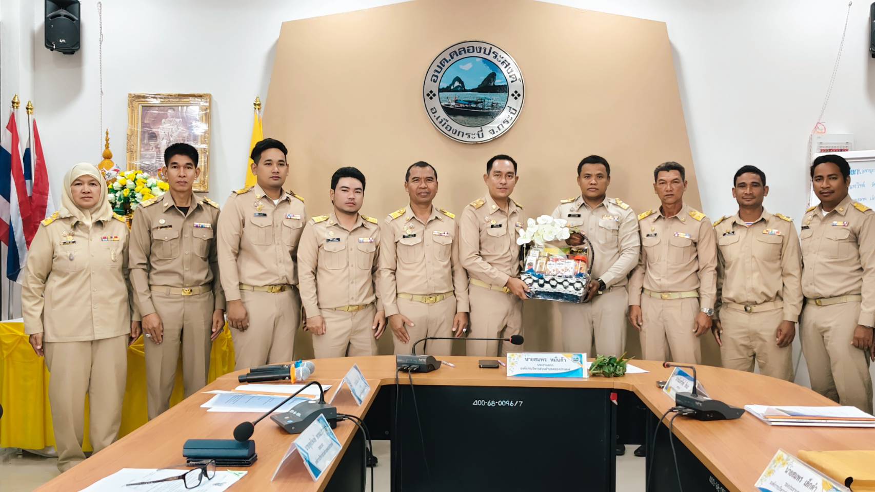 นายอภินันต์  ใจดี  นายกองค์การบริหารส่วนตำบลคลองประสงค์ แถลงนโยบายต่อสภาองค์การบริหารส่วนตำบลคลองประสงค์