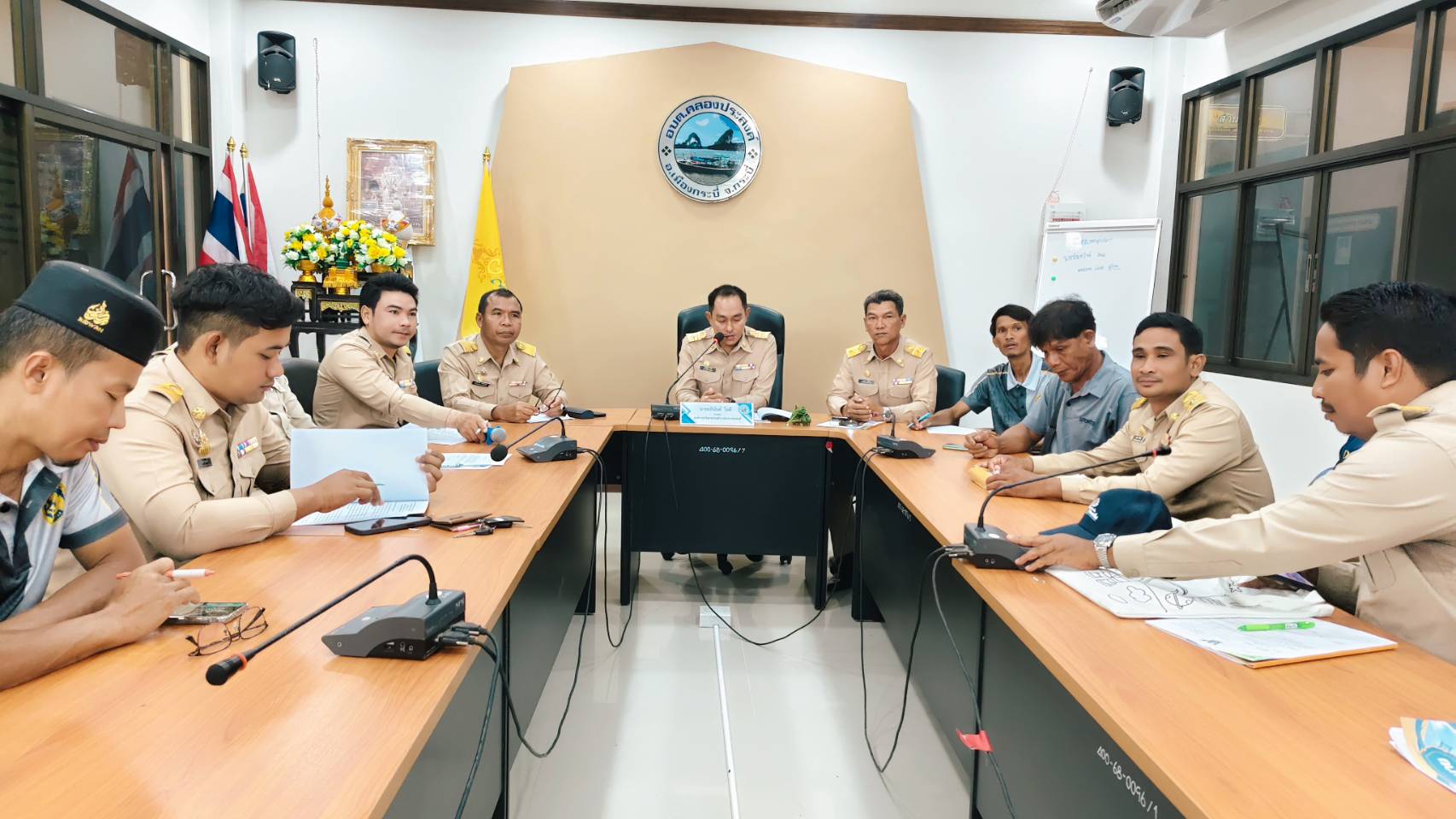 เข้าร่วมการประชุมการจัดการขยะมูลฝอยตำบลคลองประสงค์ เพื่อบริหารจัดการขยะมูลฝอยในชุมชน และการจัดเก็บค่าธรรมเนียมเก็บขนขยะมูลฝอย