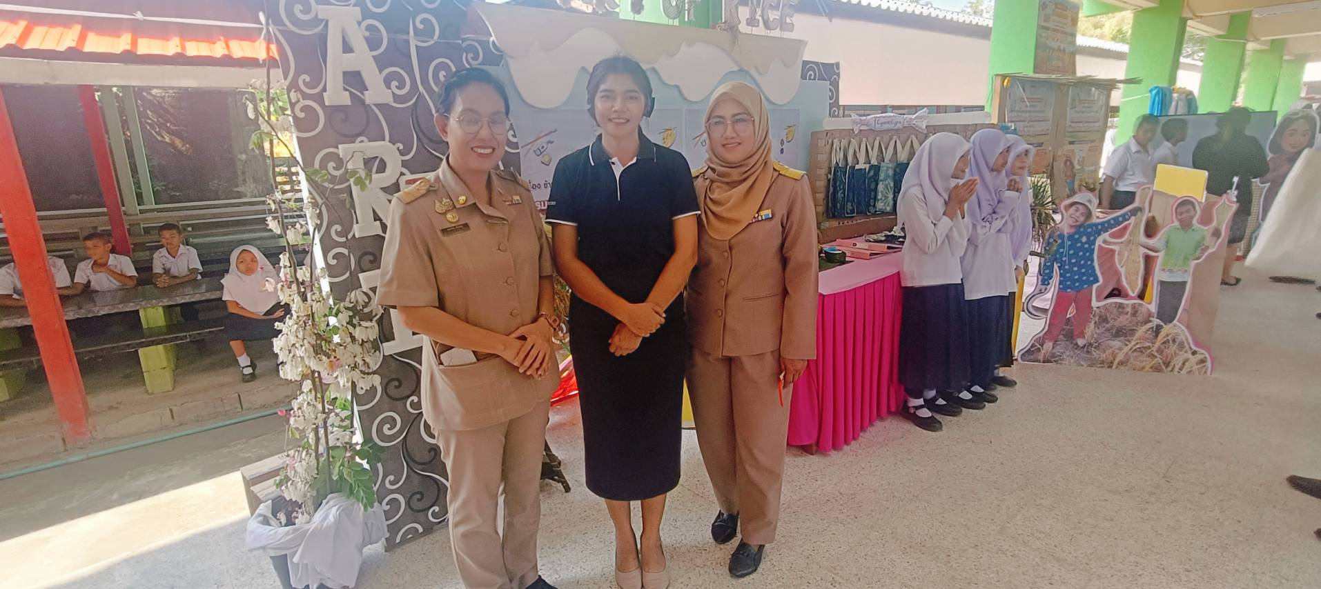 เข้าร่วมโครงการ การพัฒนาหลักสูตรท้องถิ่นที่เสริมสร้างทักษะอาชีพของนักเรียนโรงเรียนในเขตตำบลคลองประสงค์ อำเภอเมือง จังหวัดกระบี่ ณ โรงเรียนบ้านเกาะกลาง ตำบลคลองประสงค์ อำเภอเมือง จังหวัดกระบี่