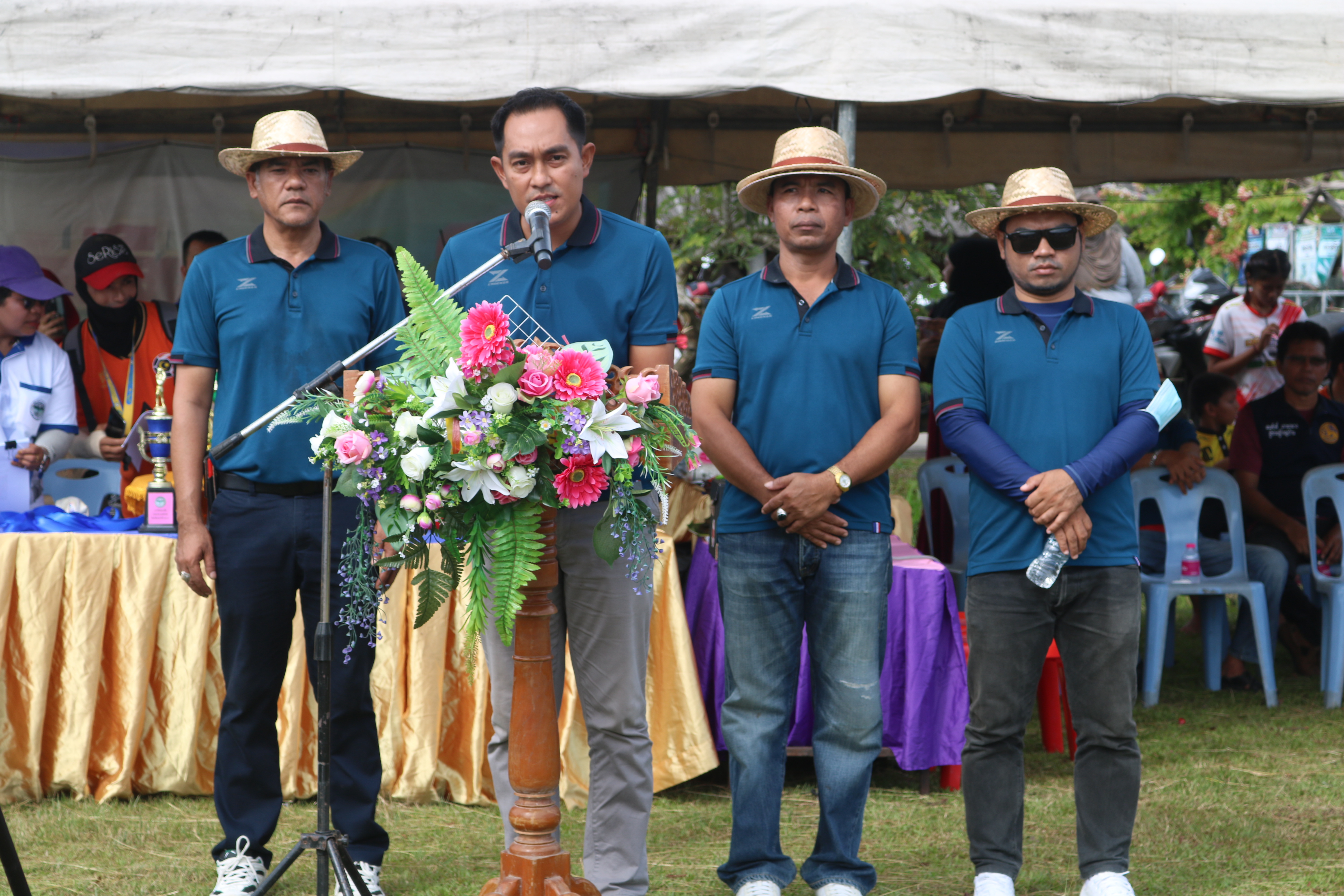 เข้าร่วมพิธีเปิดกิจกรรมแข่งขันกีฬาสีโรงเรียนบ้านเกาะลาง