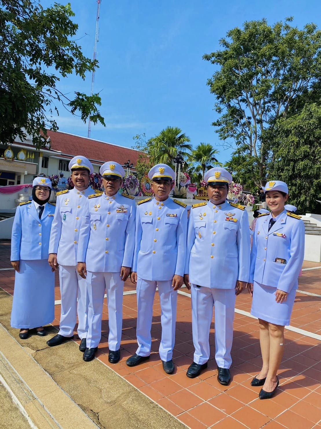  ร่วมพิธีวางพวงมาลาพระบรมราชานุสาวรีย์พระบาทสมเด็จพระจุลจอมเกล้าเจ้าอยู่หัว เนื่องในวันปิยมหาราช